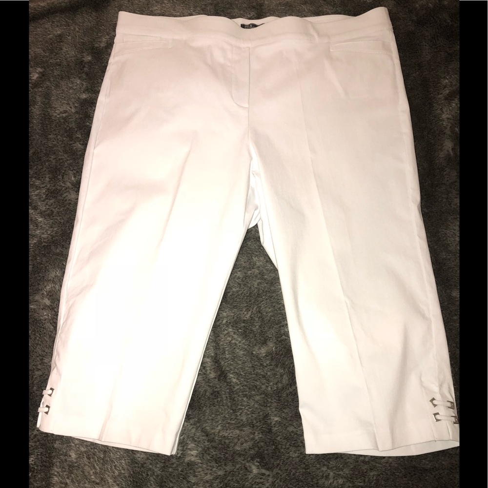 ⬇️⬇️Women’s Capris